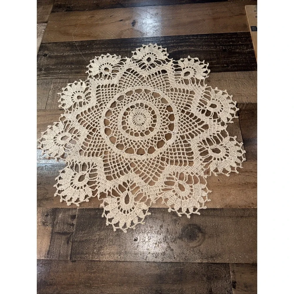 Vintage Handmade Crochet Doily Cream Cotton Lace Gold Round Table Topper Mat 19
